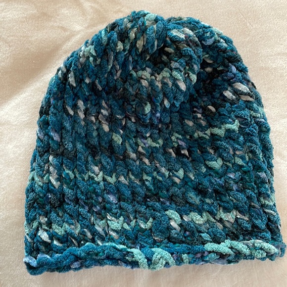 NWT - Hand-knitted hat - Picture 3 of 7